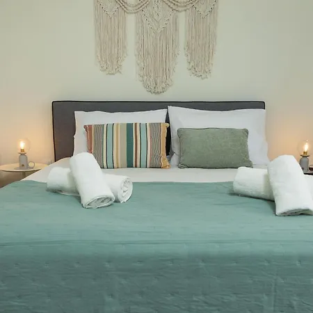 Zeusplace Chic & Boho Apartment